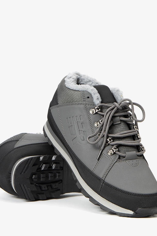 Graue isolierte Sportschuhe für...