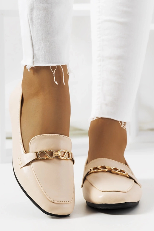 Beige Mokassins mit quadratischer... Beige Mokassins mit quadratischer...