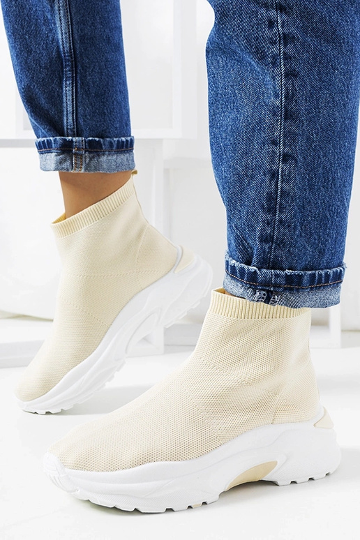 Sandfarbene hohe Sportschuhe, „Melissa" Sandfarbene hohe Sportschuhe, „Melissa"