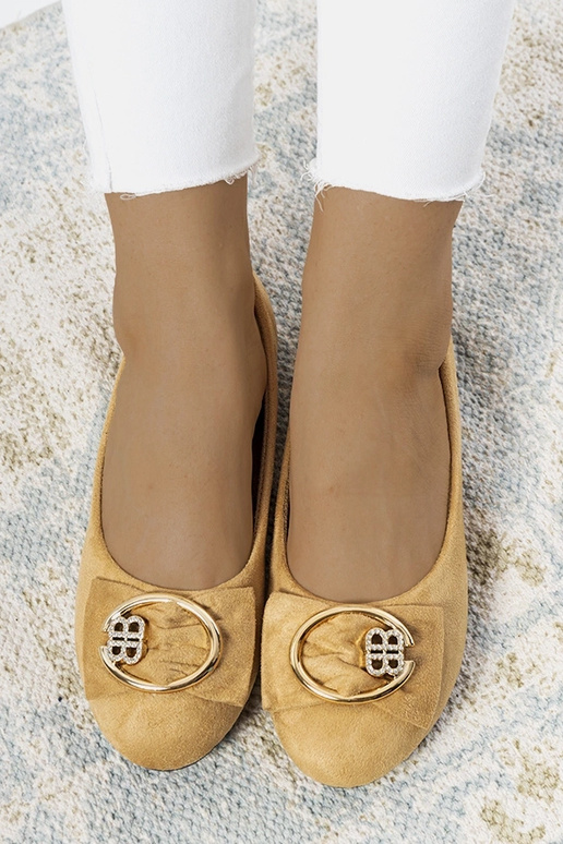 Beige Ballerinas mit Ribero-Schnalle