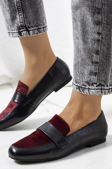 Schwarze und burgunderfarbene Kolk Damenschuhe