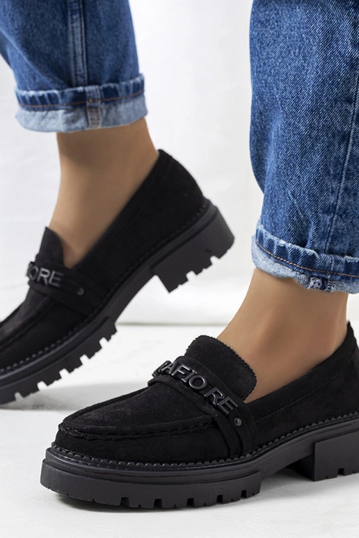 Schwarze Mokassins auf Traktorsohle,...