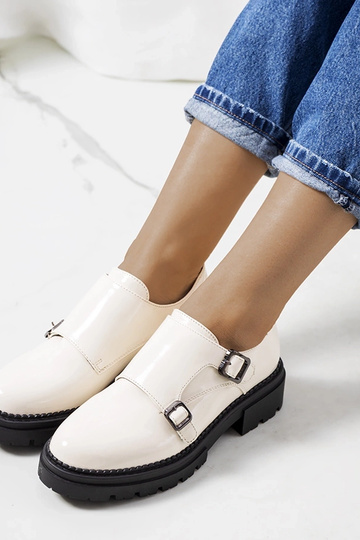 Valks beige Lacklederschuhe 2