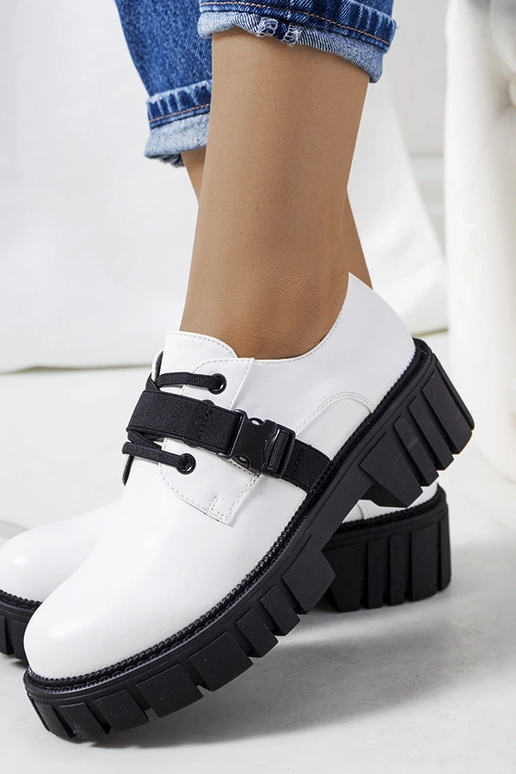 Weiße Schuhe mit Traktorsohle Marike