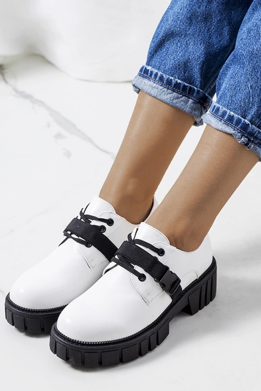 Weiße Schuhe mit Traktorsohle Marike