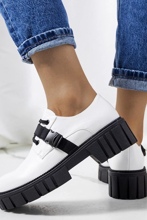 Weiße Schuhe mit Traktorsohle Marike