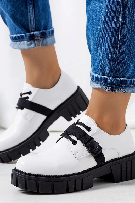 Weiße Schuhe mit Traktorsohle Marike