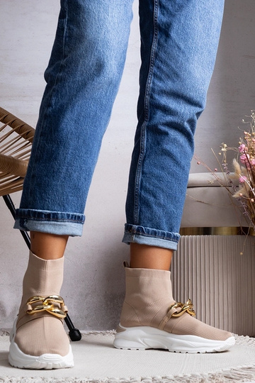 Taryn – Braune Sneaker mit Kette 2