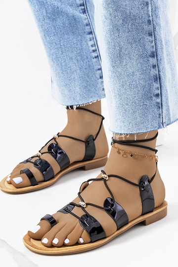 Schwarze Albertis-Sandalen aus Lackleder