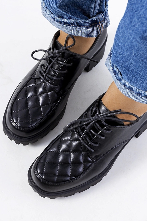 Schwarze Halbschuhe mit dicker Sohle,... Schwarze Halbschuhe mit dicker Sohle,...