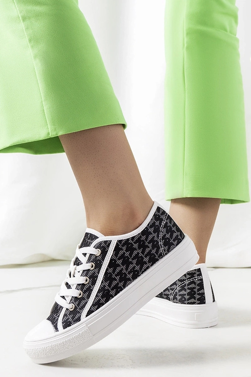 Schwarze Chelms-Sneakers