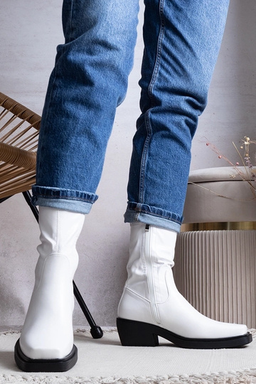 Weiße Stiefel mit Absatz,... 2