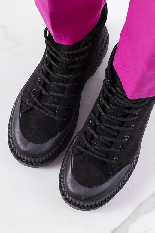 Schwarze Avenis-Sneakers