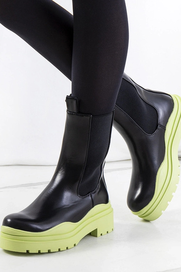 Schwarze Stiefeletten mit grüner Sohle Nester