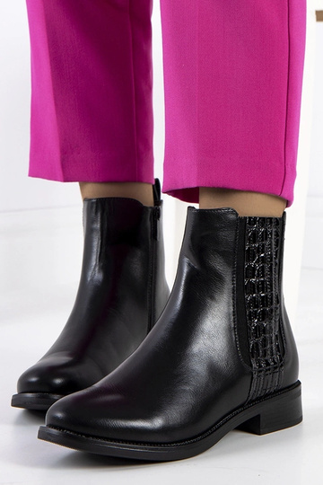 Schwarze Stiefeletten...