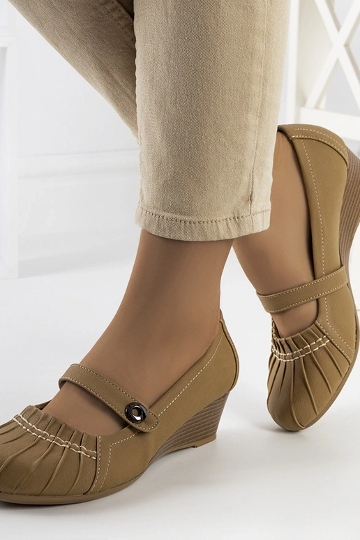 Beige Pumps mit Rüschen Nita