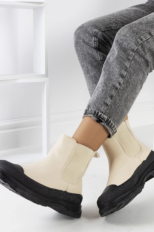 Sandfarbene Kunstleder-Stiefel Loree