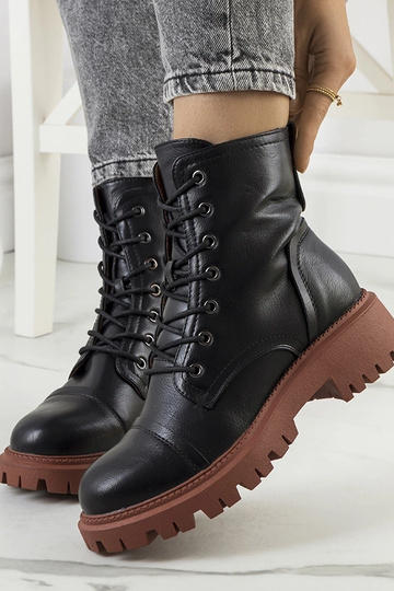 Schwarze Wanderschuhe mit...