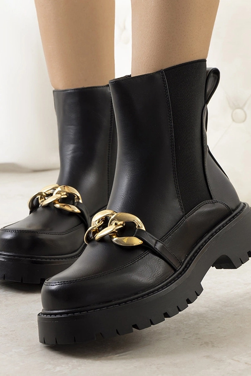 Schwarze Stiefeletten mit hoher Sohle...