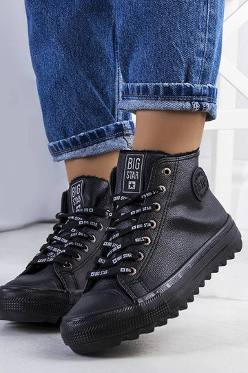 Schwarze isolierte Sneakers...