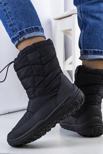 Schwarze Schneestiefel... 2