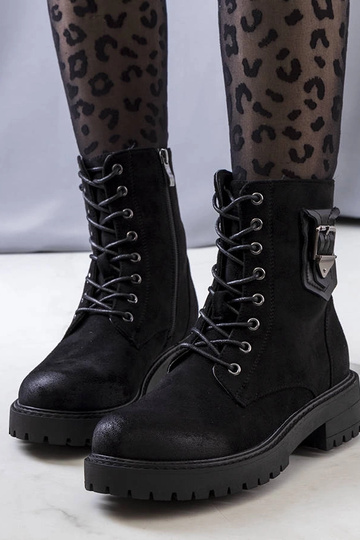 Judys schwarze Stiefel 2