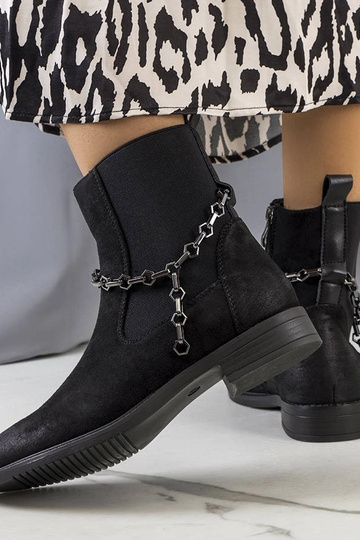 Schwarze Stiefel mit Kette, „Lesme" 2