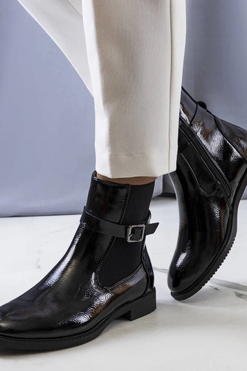 Schwarze isolierte Stiefel... 2