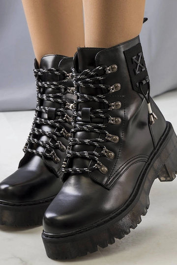 Schwarze Stiefeletten mit Zierschnürung Laverda