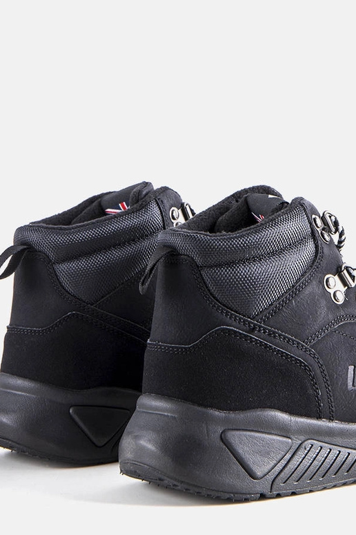 Schwarze isolierte Stiefel...