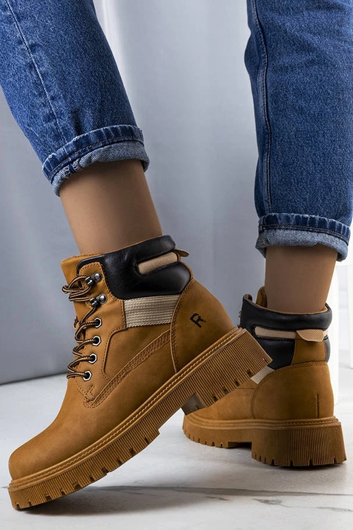 Braune isolierte Nadel-Stiefel