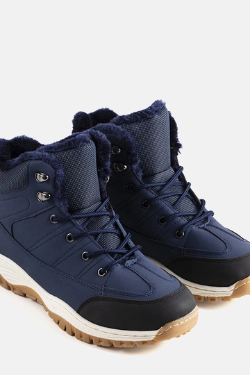 Isolierte Violette-Stiefel in Marineblau 2