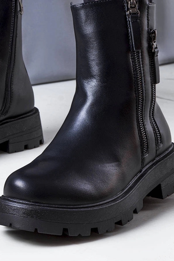 Schwarze isolierte Stiefel... 2