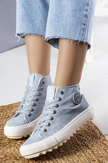 Blaue isolierte Sneakers... 2