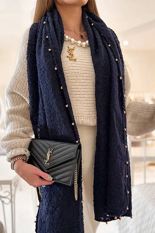 Marineblaues Tuch mit goldenen Perlen... Marineblaues Tuch mit goldenen Perlen...