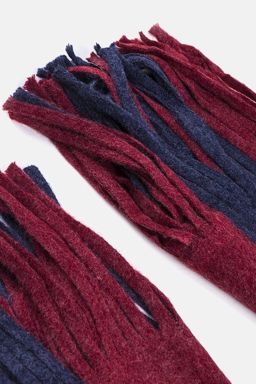 Marineblauer und roter Schal mit... Marineblauer und roter Schal mit...