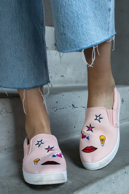 Rosa Stoff-Sneaker mit Anais-Patches