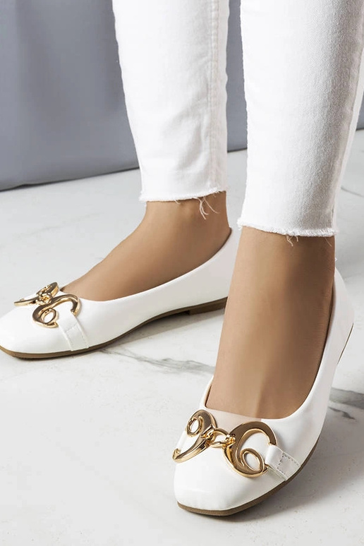 Shawnas weiße Ballerinas mit... Shawnas weiße Ballerinas mit...