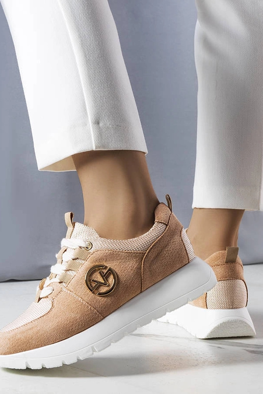 Sandfarbene Sportschuhe mit Plateau,...