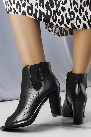 Schwarze durchbrochene Stiefeletten mit Absatz Anna 2
