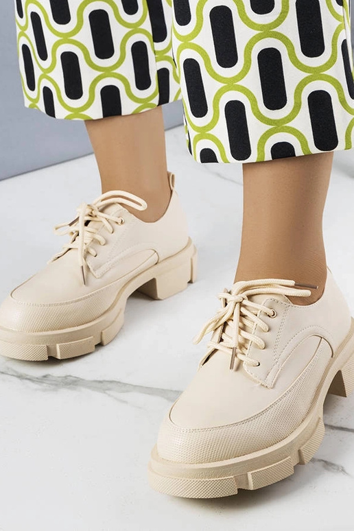 Beige Schuhe mit massiver Sohle Kay