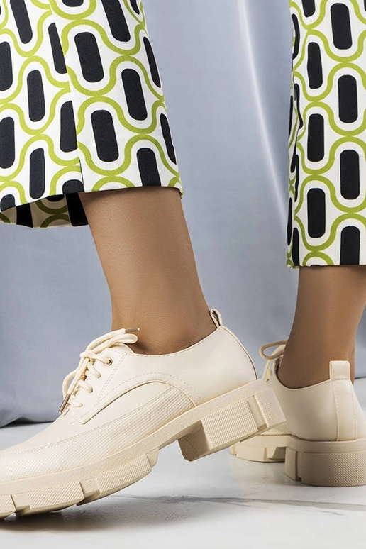 Beige Schuhe mit massiver Sohle Kay