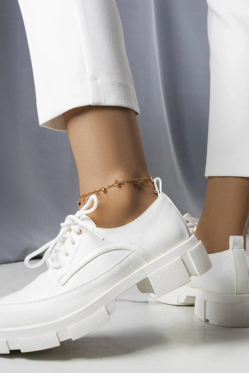 Weiße Halbschuhe mit massiver Sohle, „Kay"