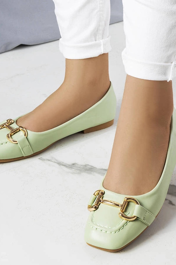 Grüne Schuhe mit goldenen...