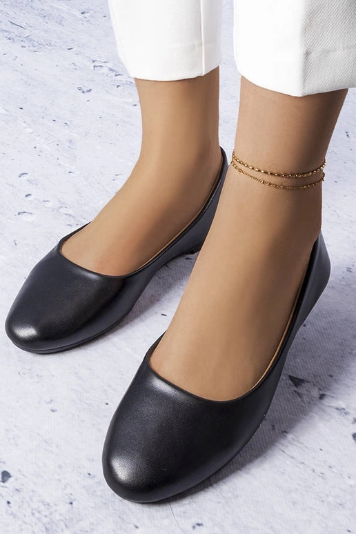 Schwarze Ballerinas mit... Schwarze Ballerinas mit...