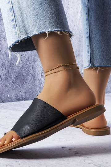 Schwarze Slipper mit unregelmäßigem Schaft, „Latourelle" 2