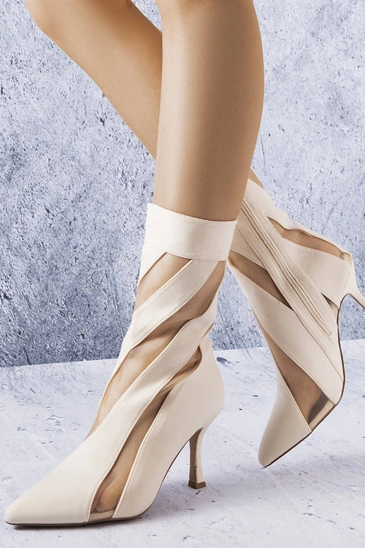 Sandfarbene Stiefel mit transparenten...