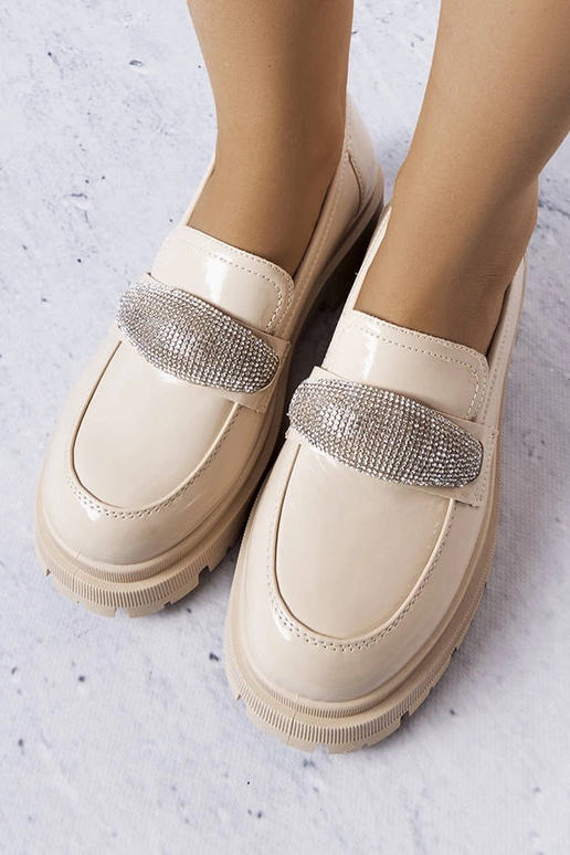 Sandfarbene lackierte Halbstiefel mit... Sandfarbene lackierte Halbstiefel mit...