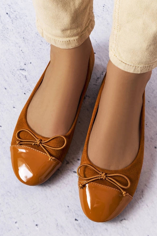 Braune Ballerinas mit Lackspitze Simard Braune Ballerinas mit Lackspitze Simard