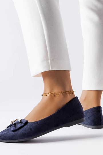 Marineblaue Ballerinas mit einer Jetté-Schleife verziert 2